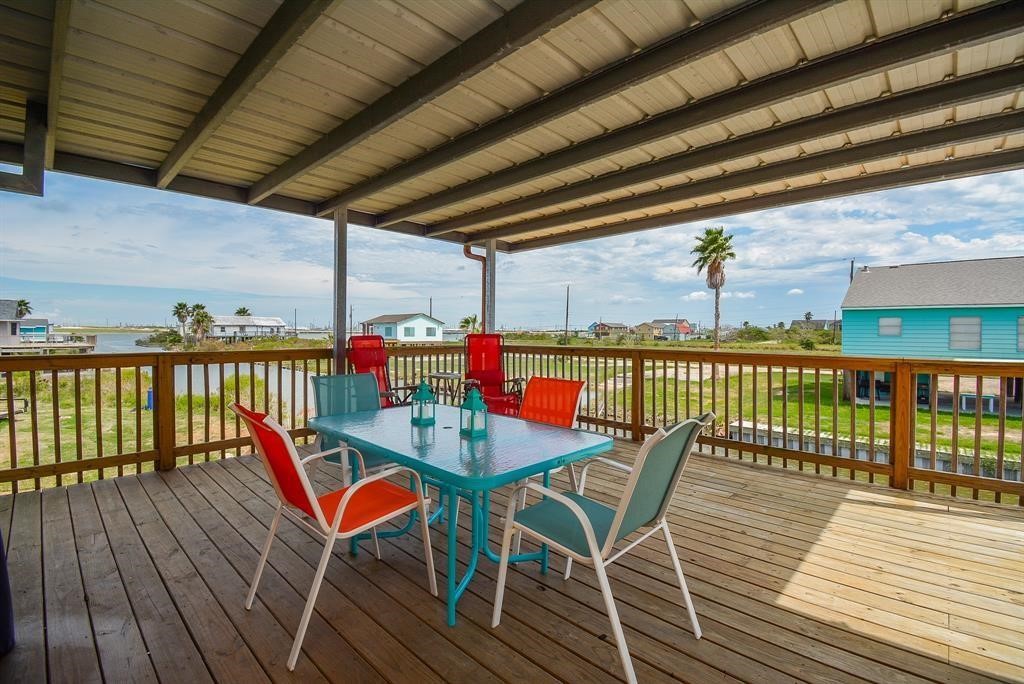 7023 W Hunter Drive, Hitchcock, TX 77563