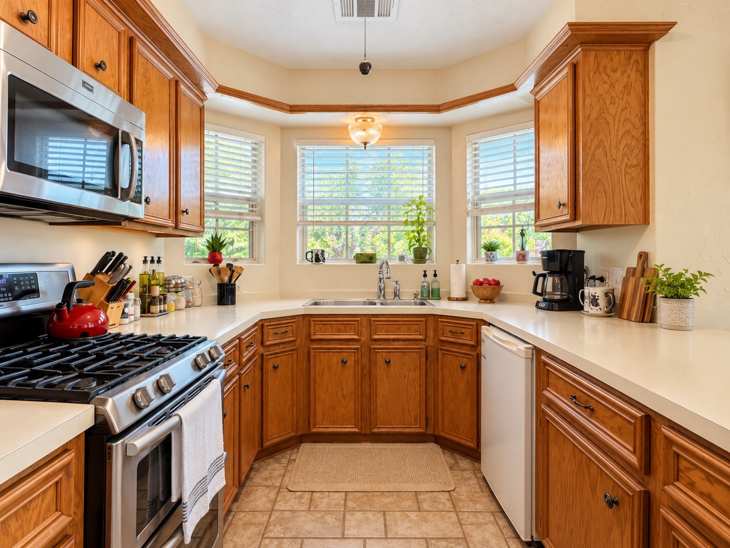 6007 Bee Hive Drive, Pasadena, TX 77505
