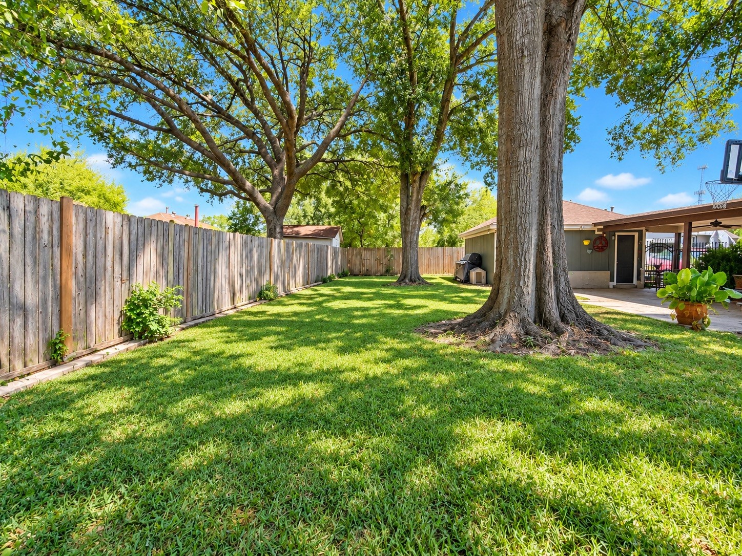 6007 Bee Hive Drive, Pasadena, TX 77505
