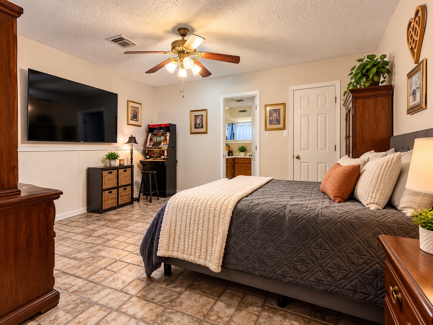 6007 Bee Hive Drive, Pasadena, TX 77505
