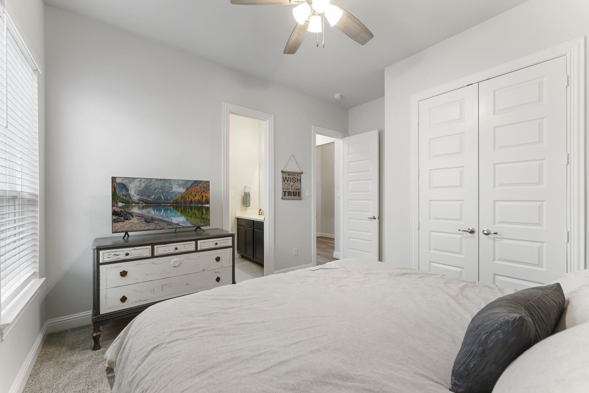 Secondary bedroom