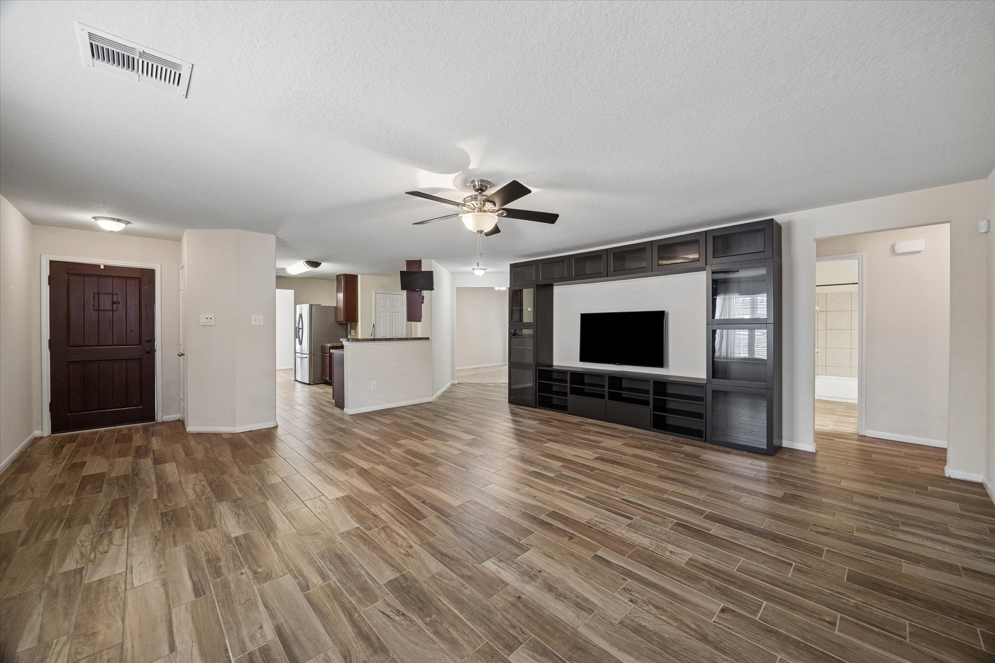 15643 Sheldon Ridge Way, Houston, TX 77044