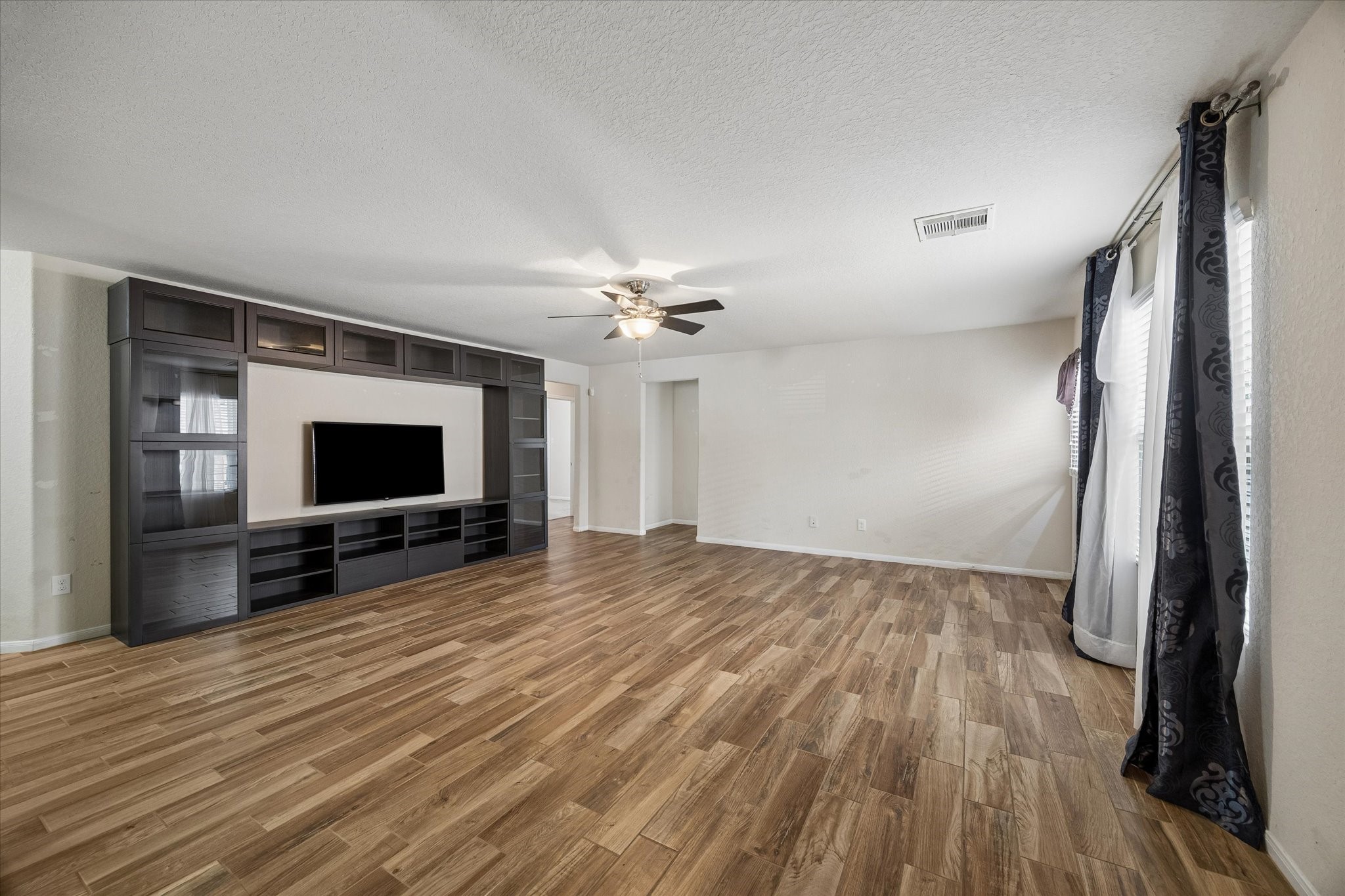 15643 Sheldon Ridge Way, Houston, TX 77044