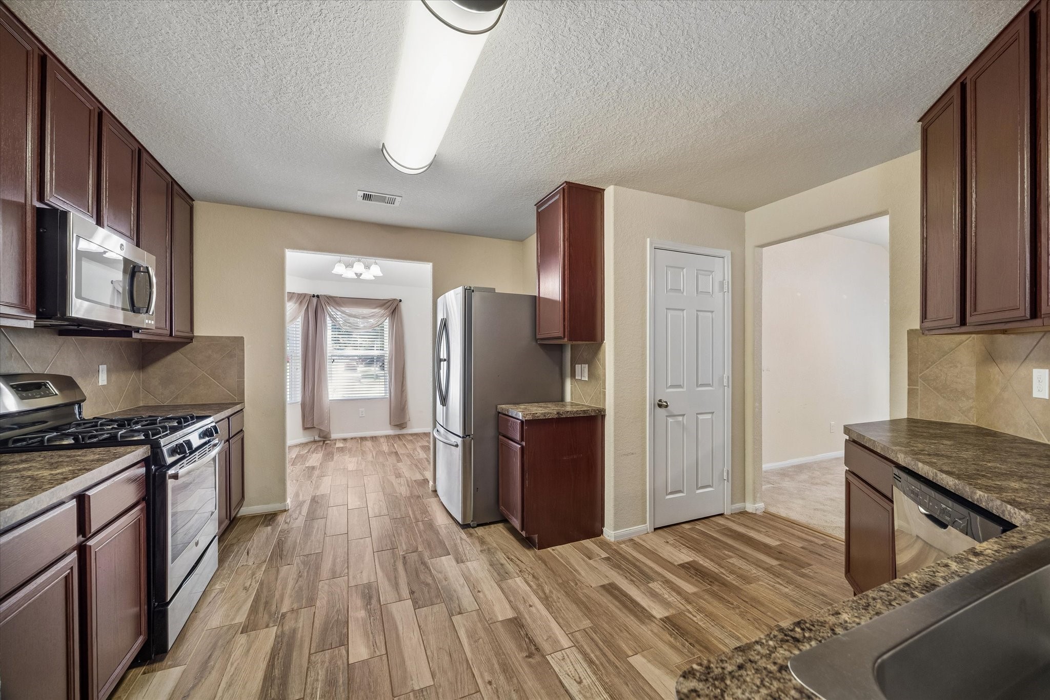 15643 Sheldon Ridge Way, Houston, TX 77044