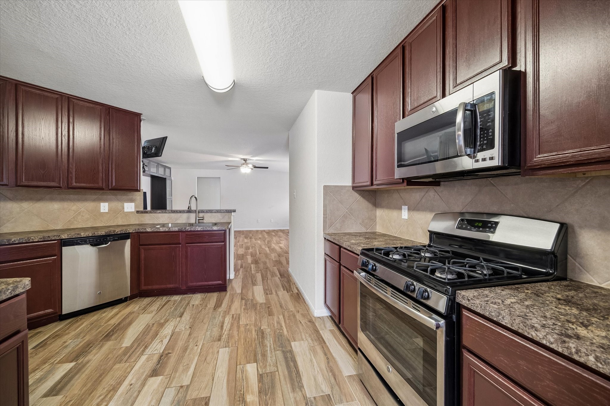 15643 Sheldon Ridge Way, Houston, TX 77044