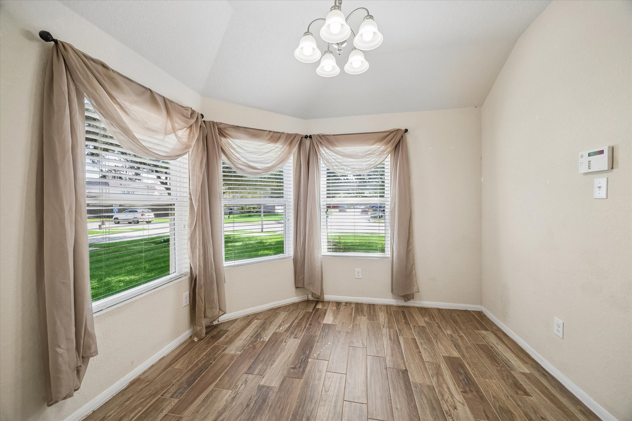 15643 Sheldon Ridge Way, Houston, TX 77044