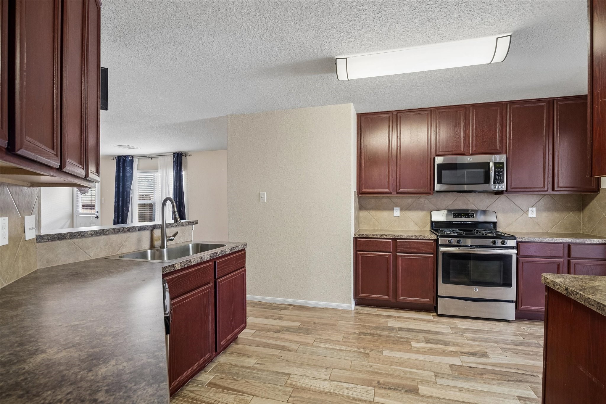 15643 Sheldon Ridge Way, Houston, TX 77044