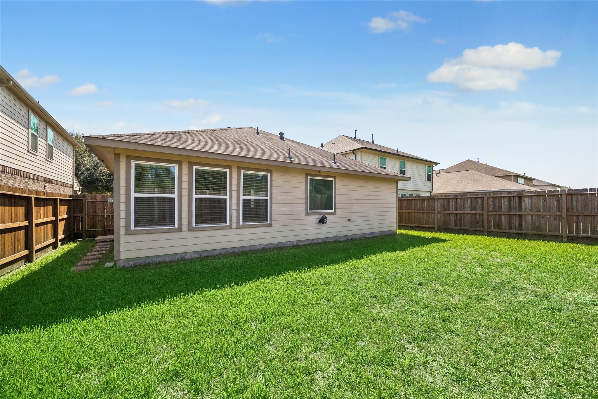 15643 Sheldon Ridge Way, Houston, TX 77044