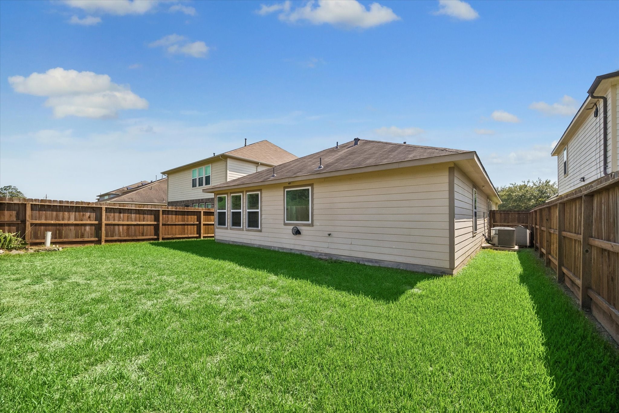 15643 Sheldon Ridge Way, Houston, TX 77044