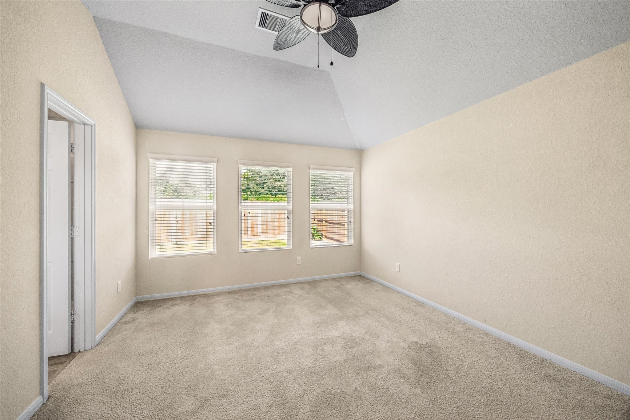 15643 Sheldon Ridge Way, Houston, TX 77044