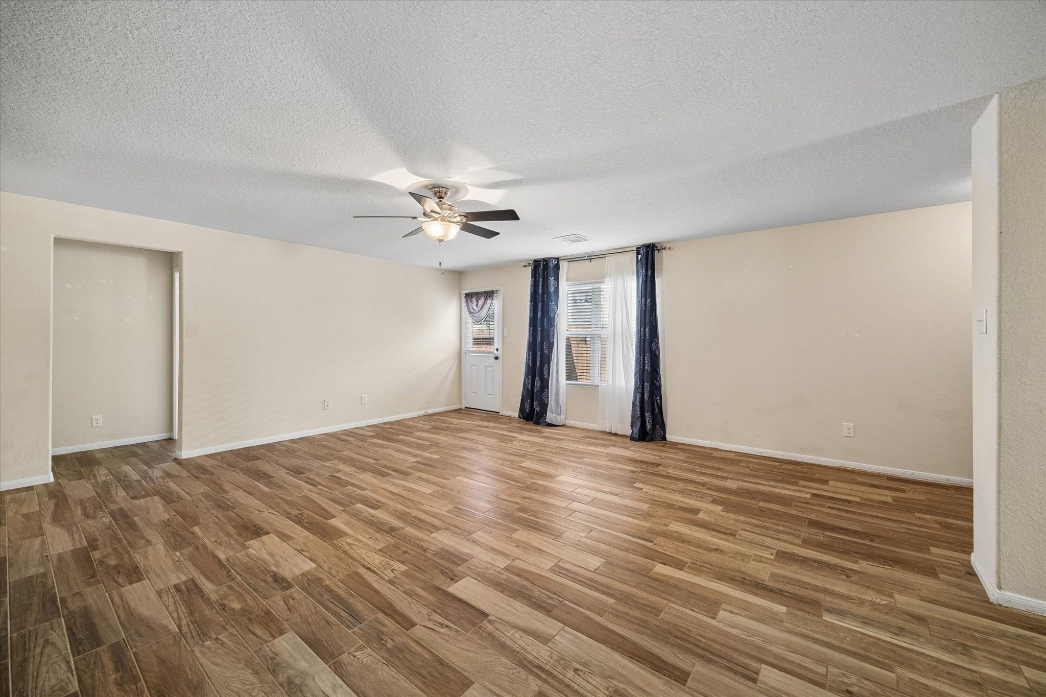 15643 Sheldon Ridge Way, Houston, TX 77044