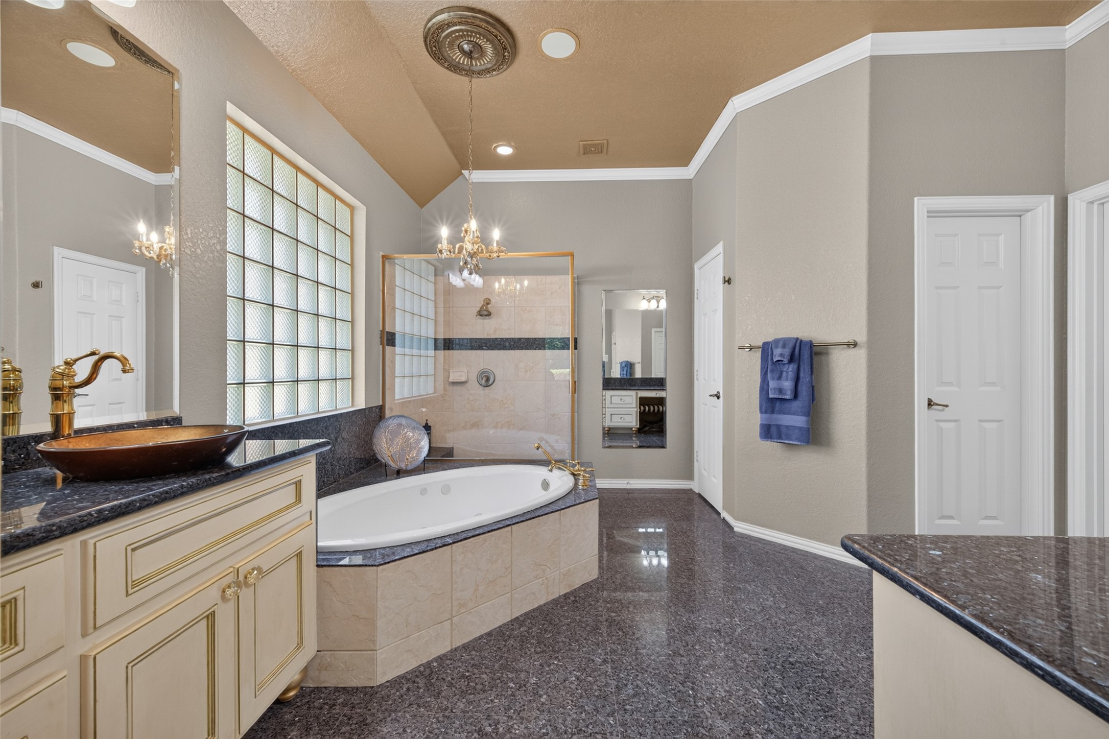Primary bath