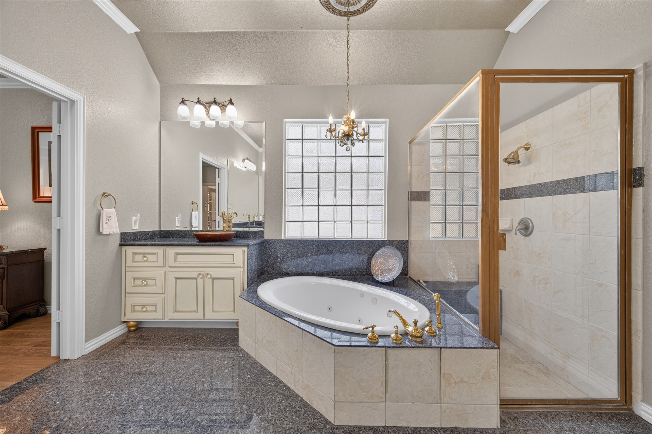 Primary bath
