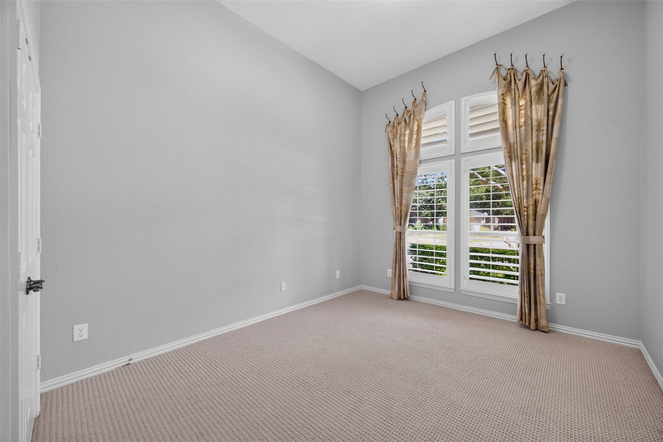 Guest bedroom 2