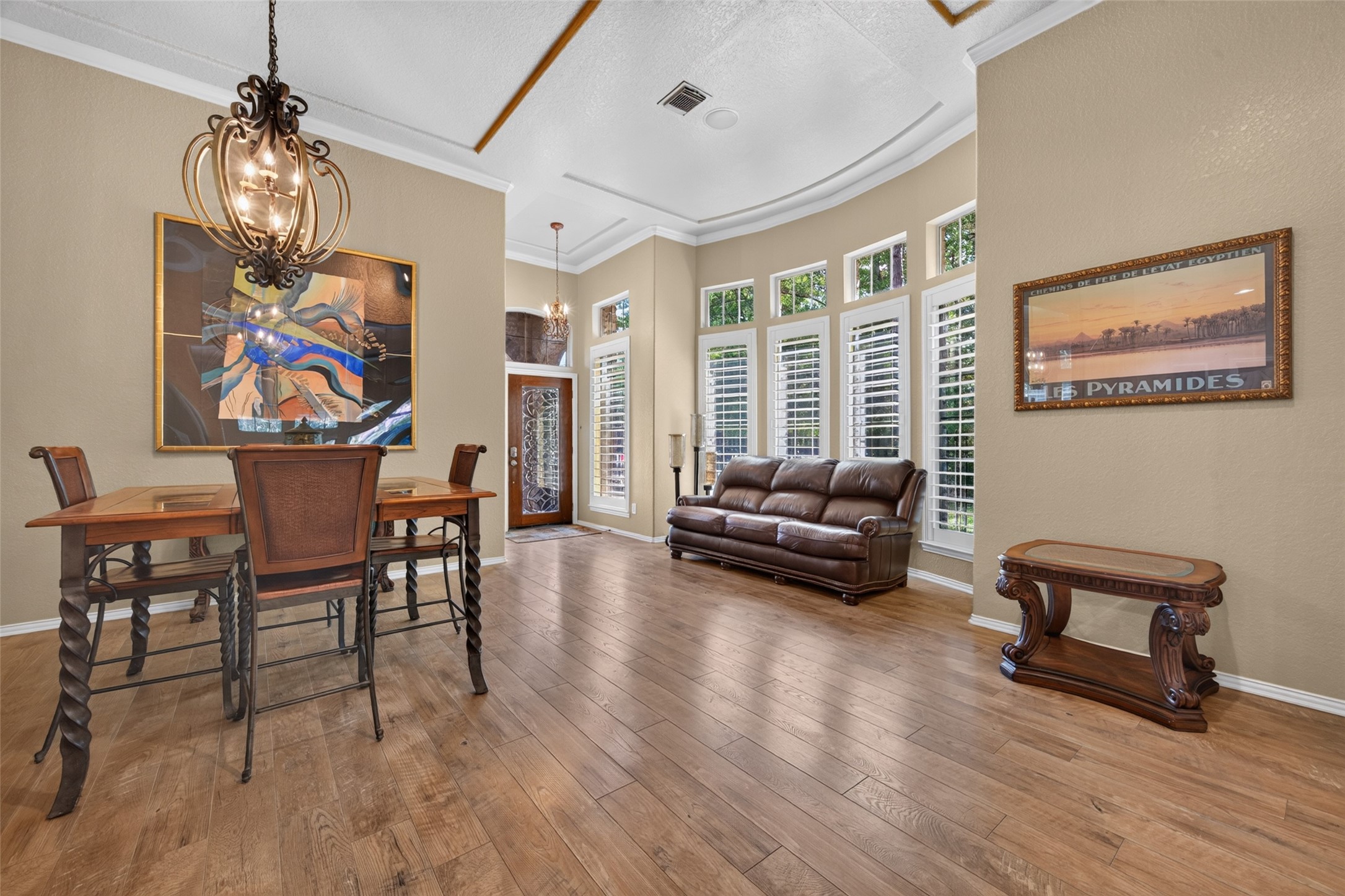 foyer/ formal dining space