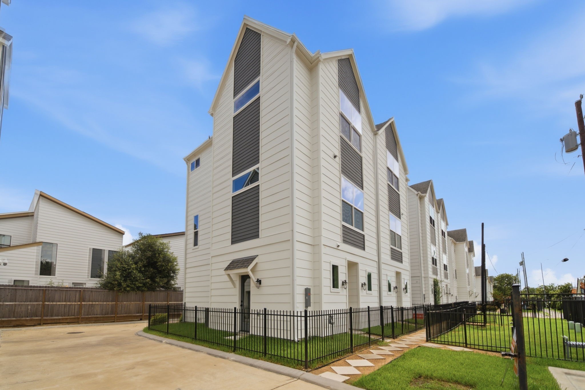 1648 W Tidwell Road, Houston, TX 77091