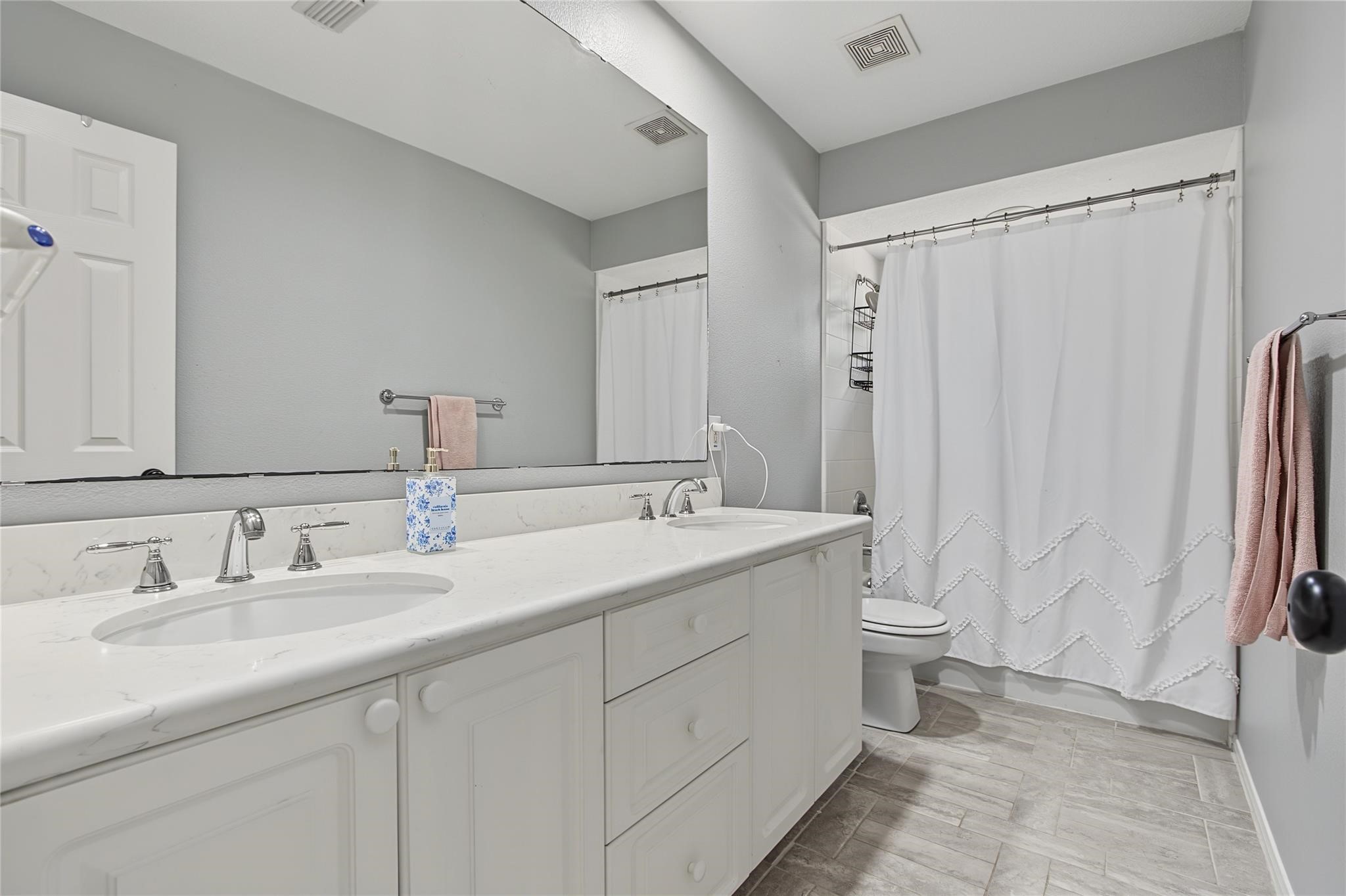 19 E Sundance Circle, The Woodlands, TX 77382