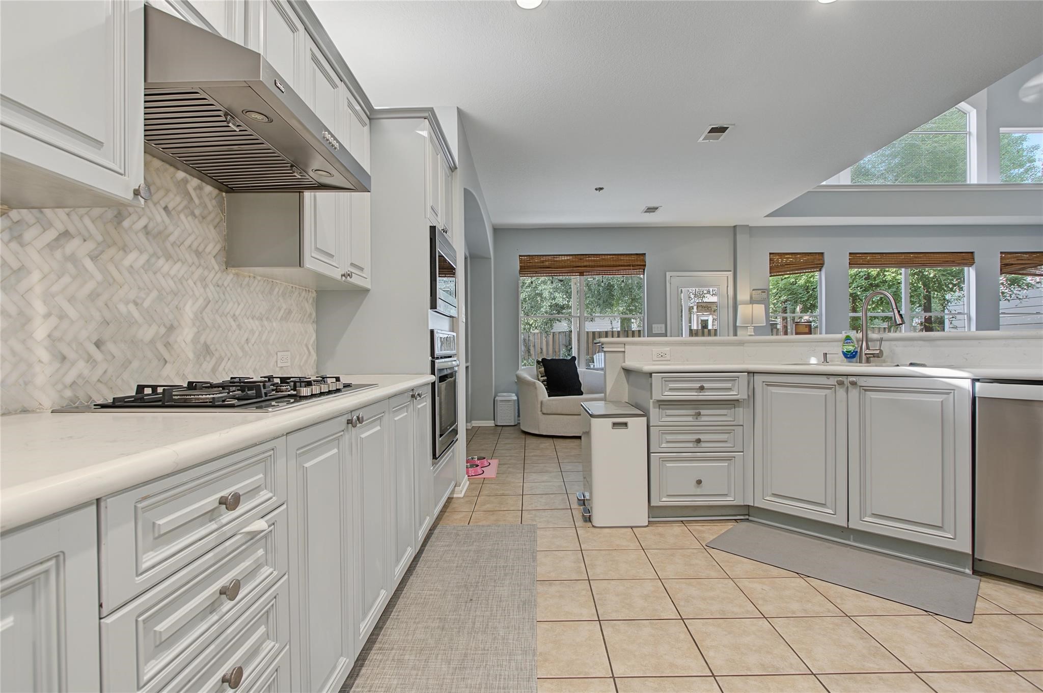 19 E Sundance Circle, The Woodlands, TX 77382