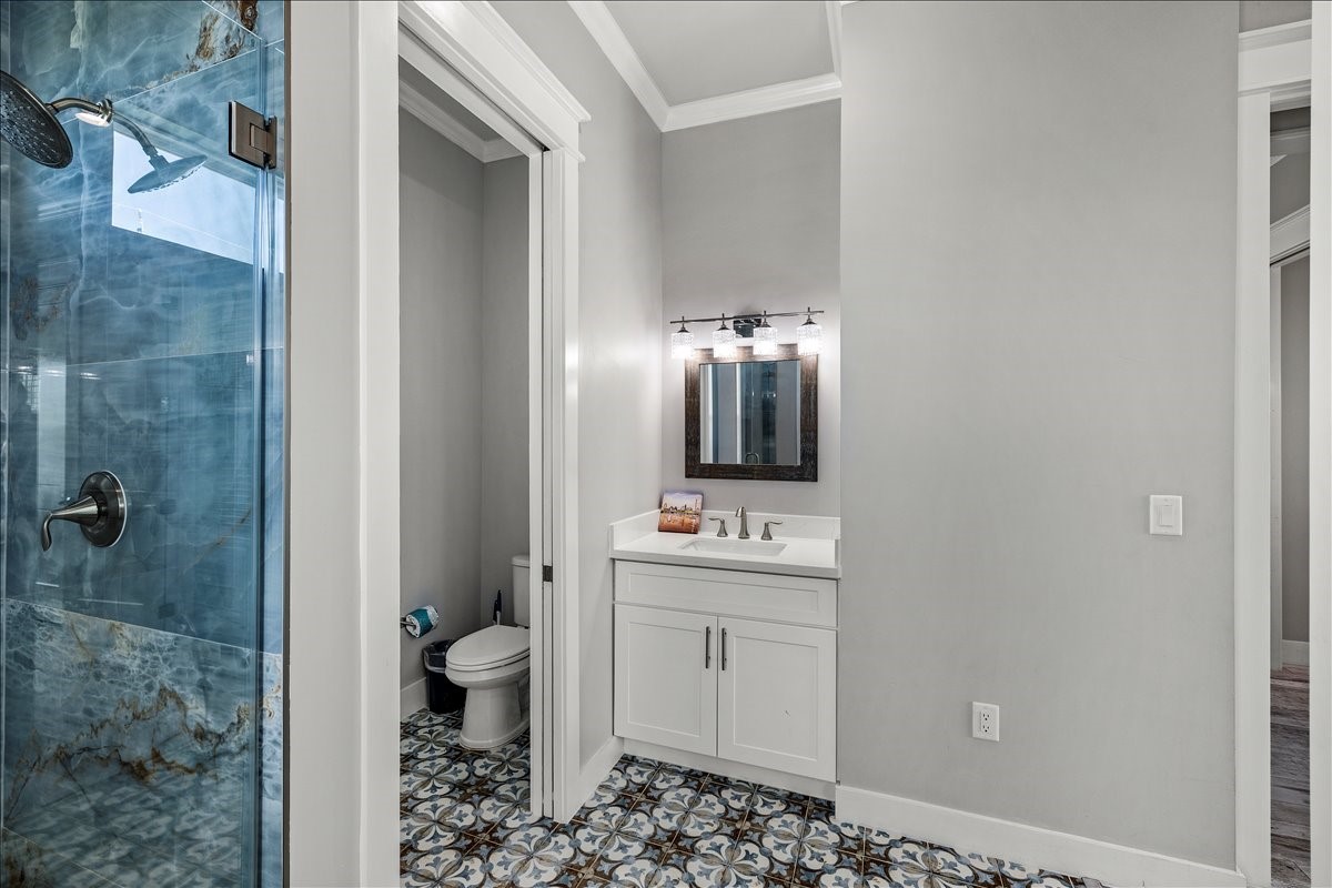 Primary Bathroom (2)