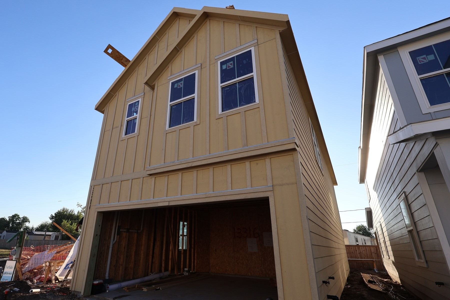 Two-story home with 3 bedrooms, 2.5 baths and 2 car garage Two-story home with 3 bedrooms, 2.5 baths and 2 car garage