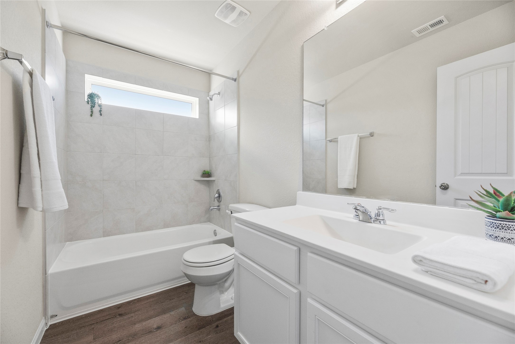 Second full bat with tub/shower combination