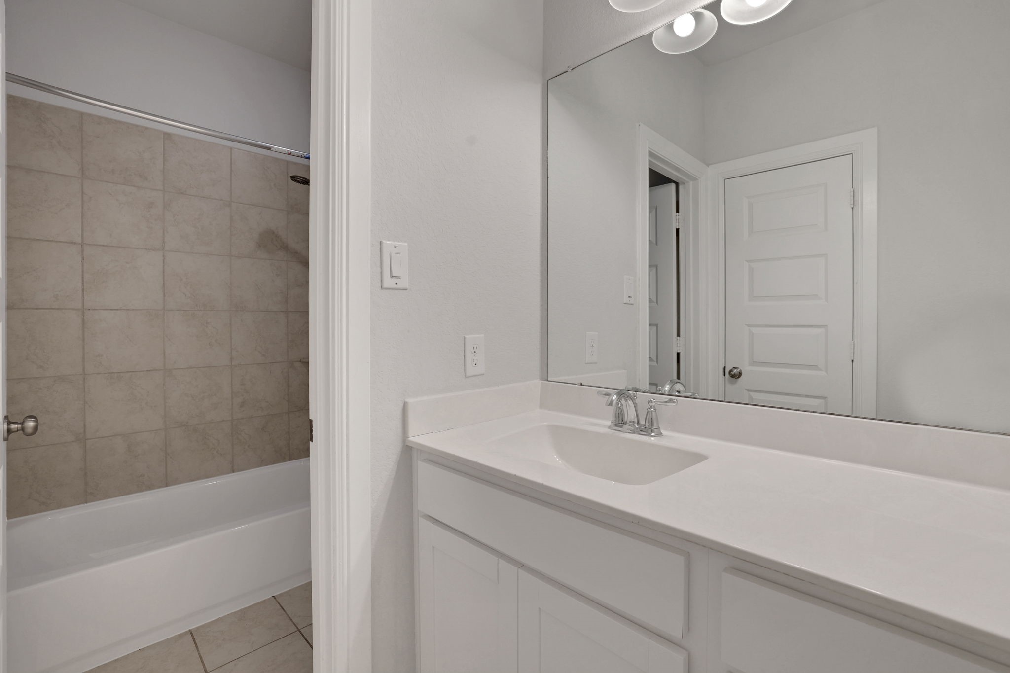 Vanity attached to secondary bath 4