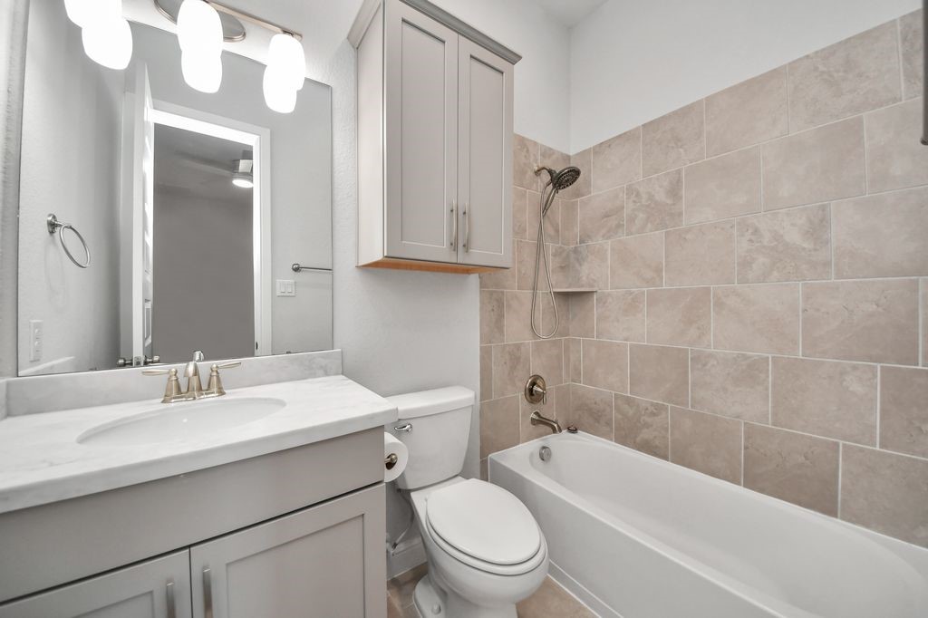 Guest bath.