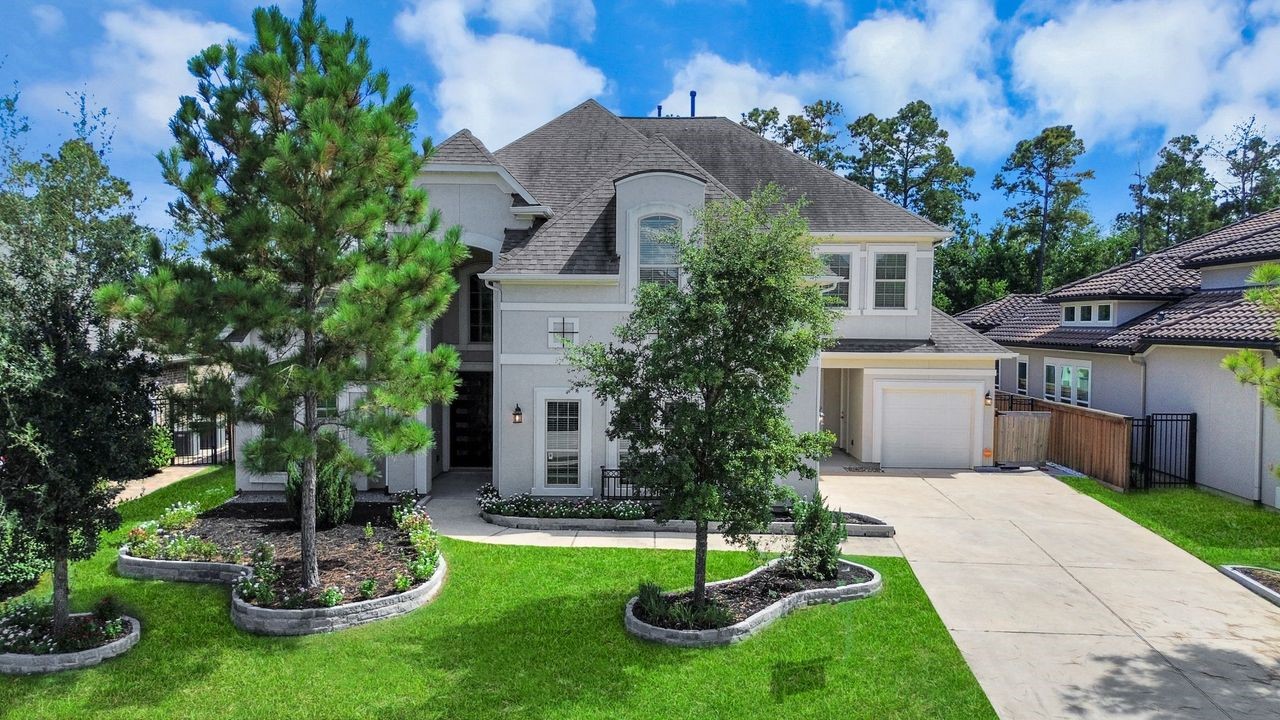Welcome to 4035 Ashland Woods Drive!