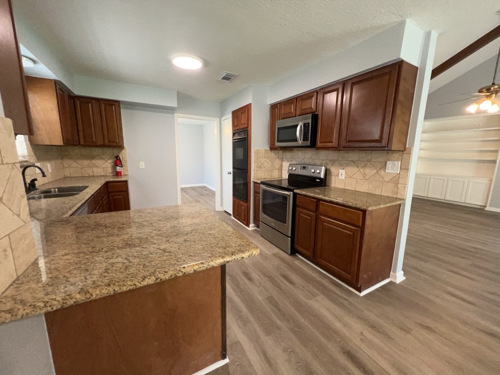 27226 Pyeatt Lane, Conroe, TX 77385