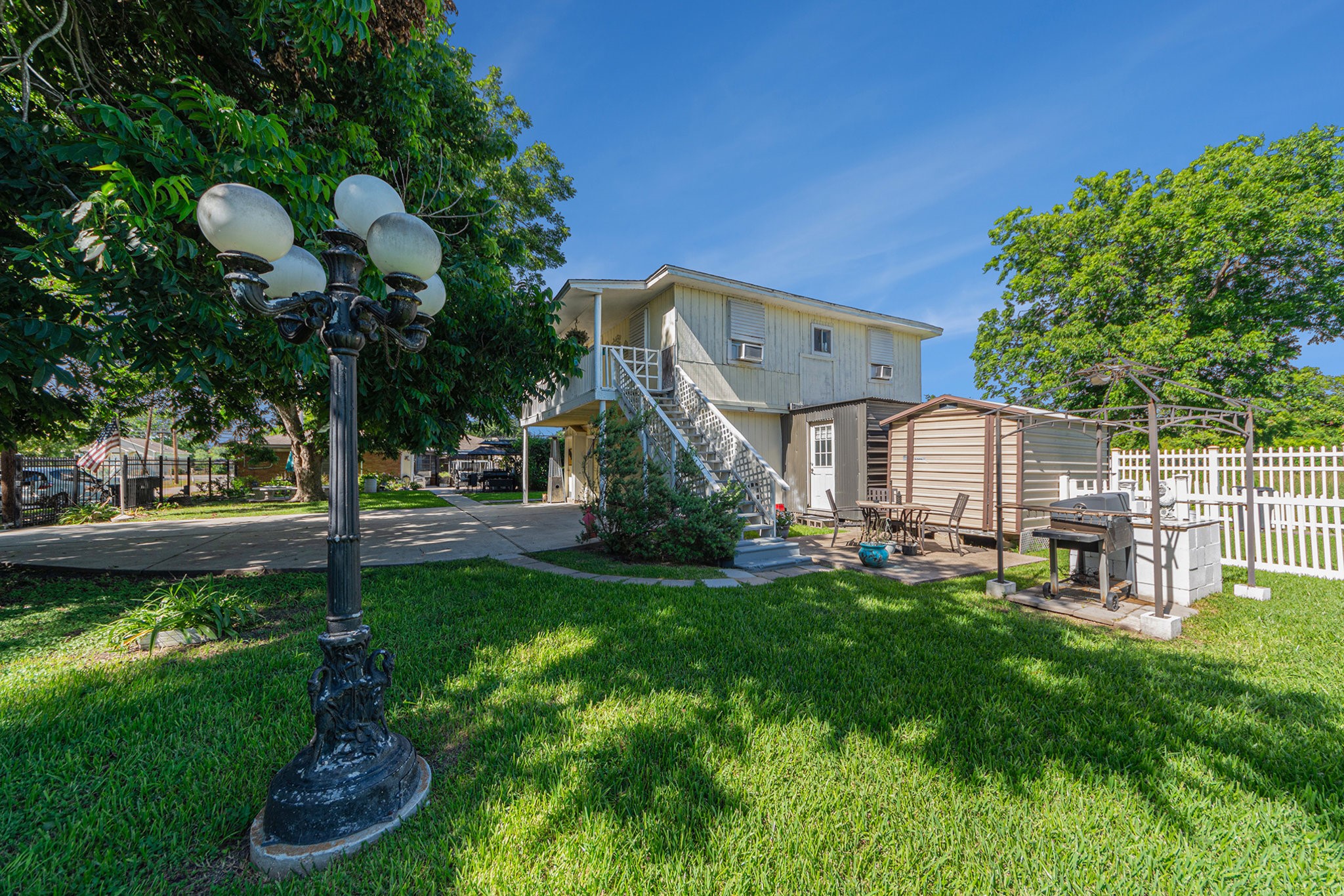 6503 Sharon Lane, Hitchcock, TX 77563