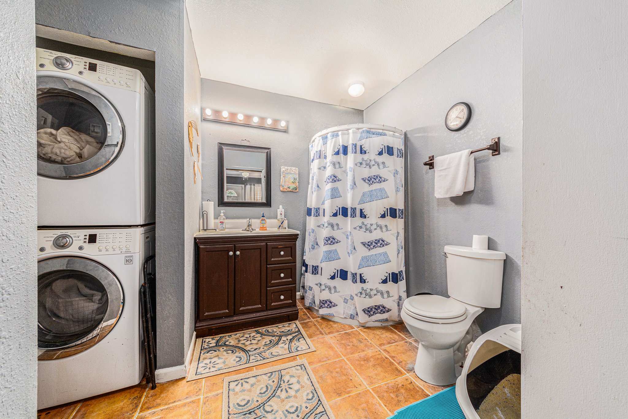 6503 Sharon Lane, Hitchcock, TX 77563