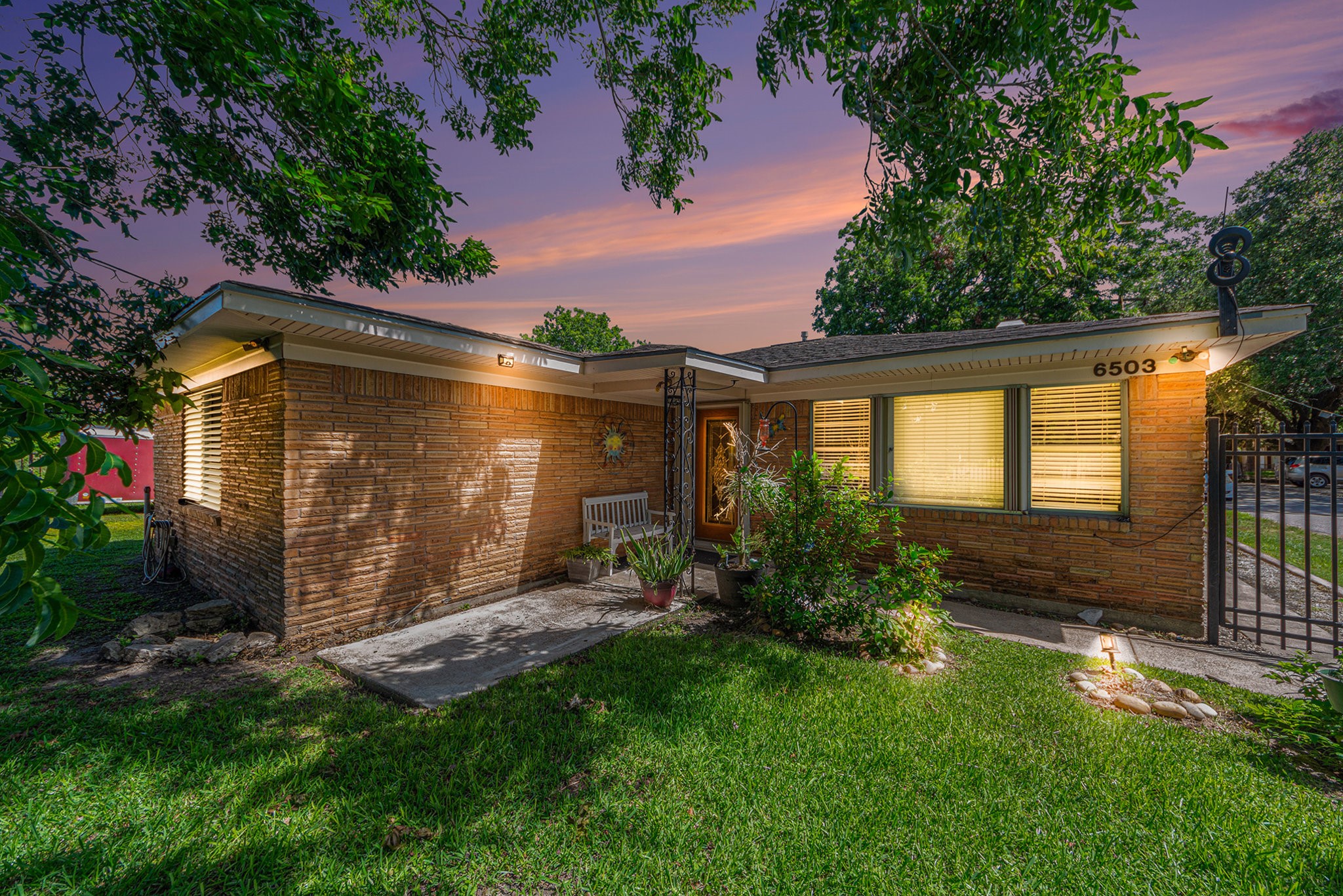 6503 Sharon Lane, Hitchcock, TX 77563