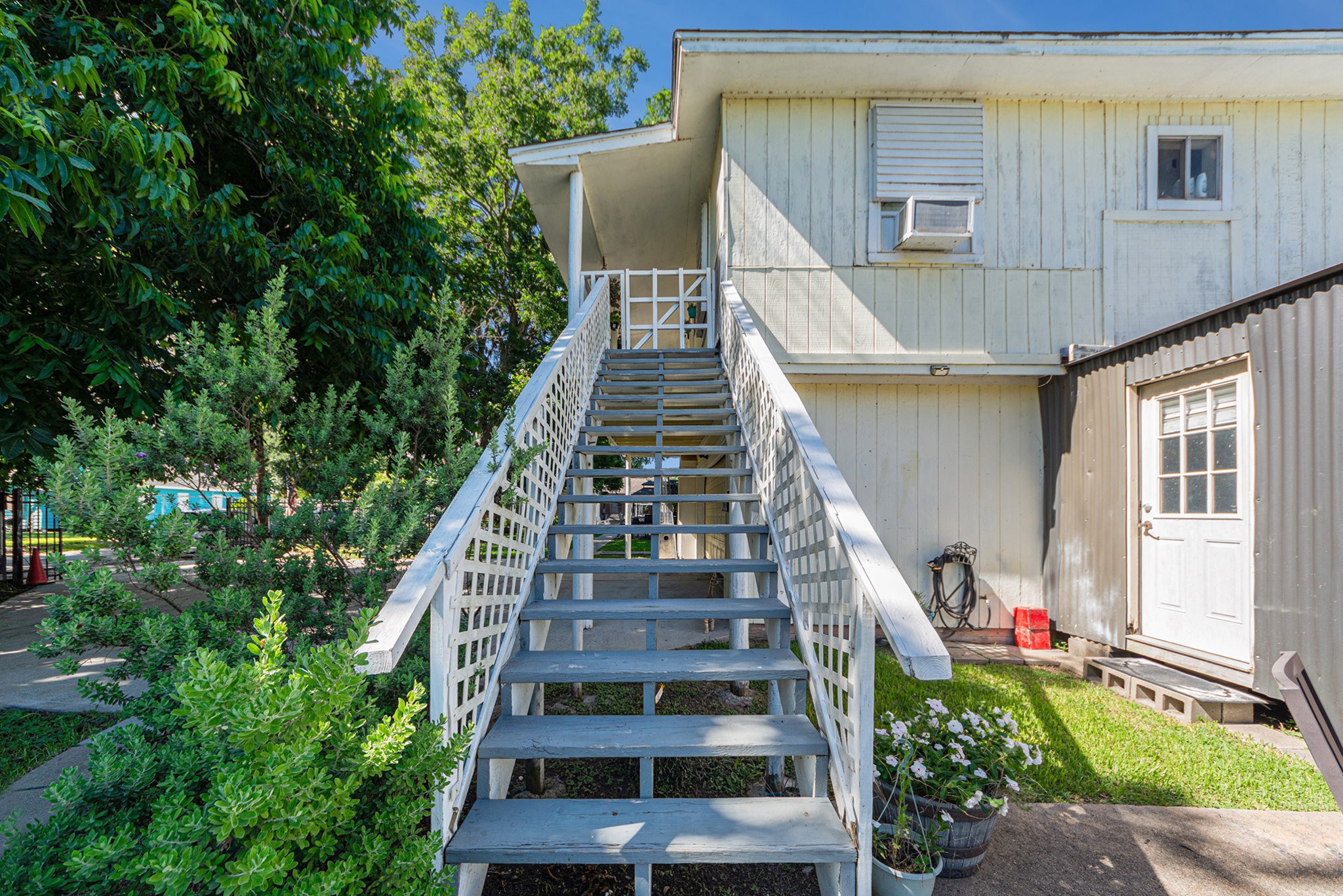 6503 Sharon Lane, Hitchcock, TX 77563