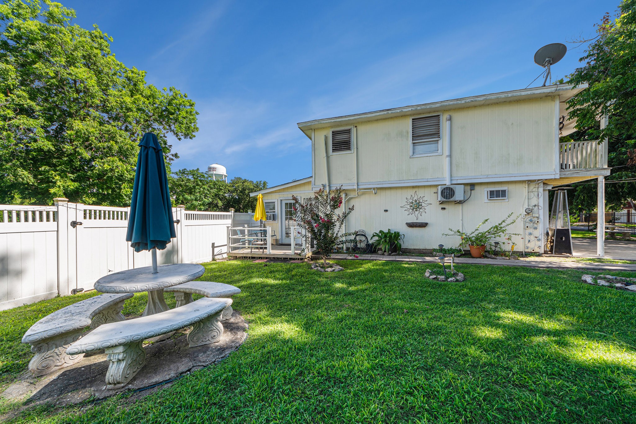 6503 Sharon Lane, Hitchcock, TX 77563