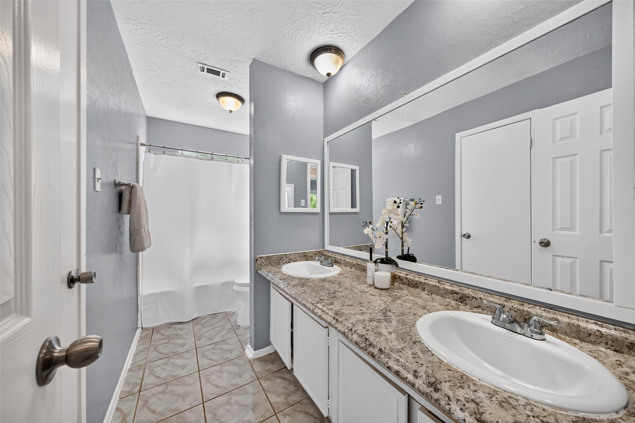 6013 Leafwood Circle, League City, TX 77573