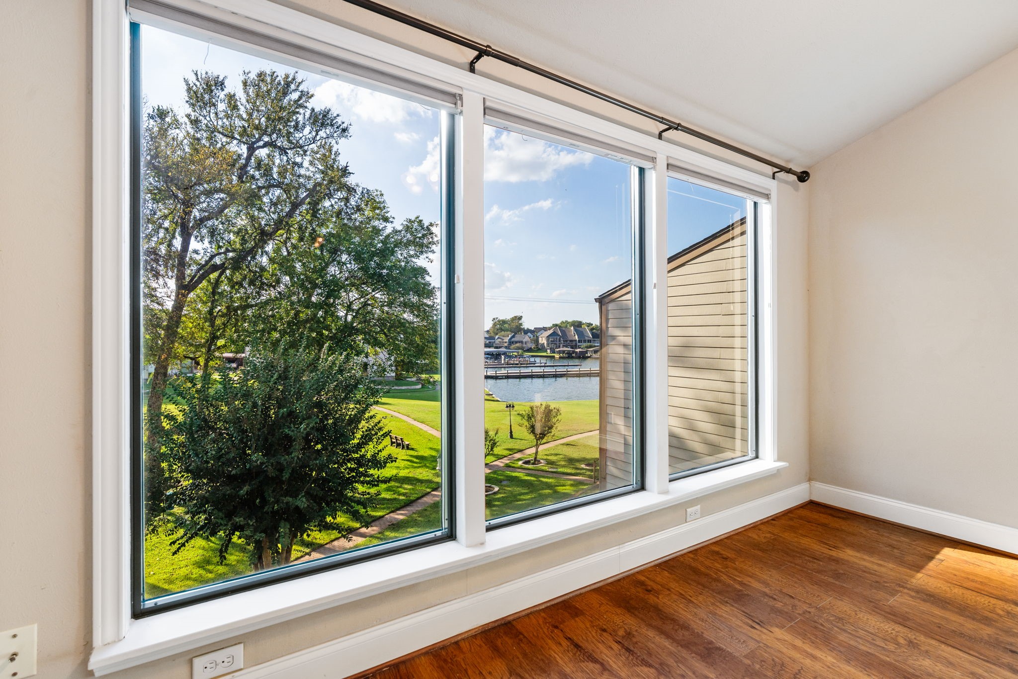 Clear glass windows for unobstructed lake views