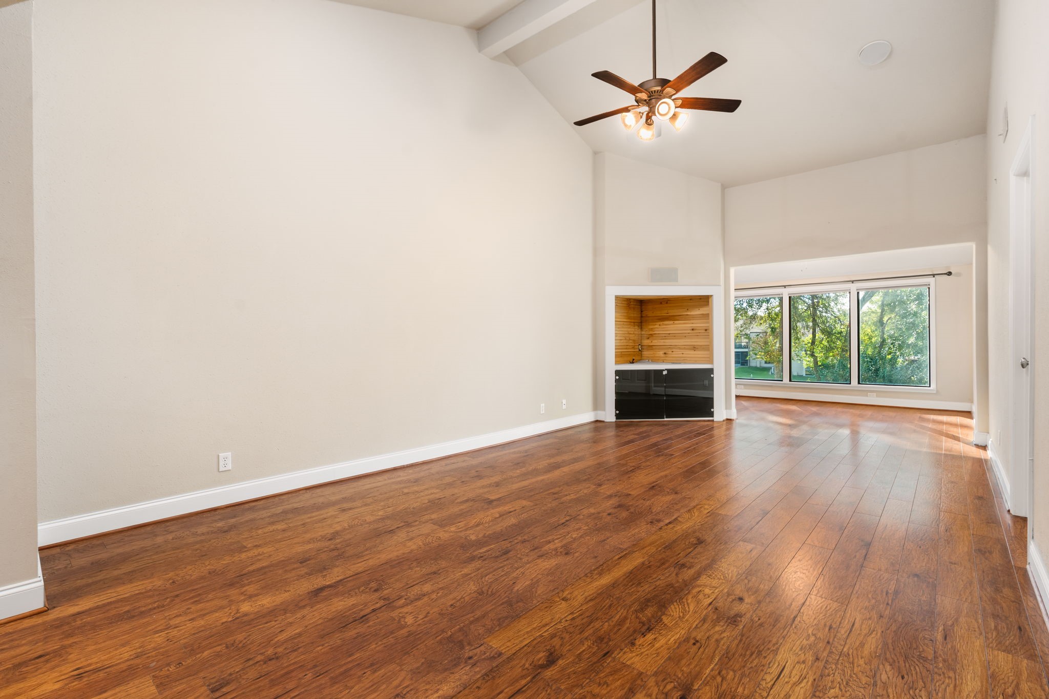 Spacious living and dining area