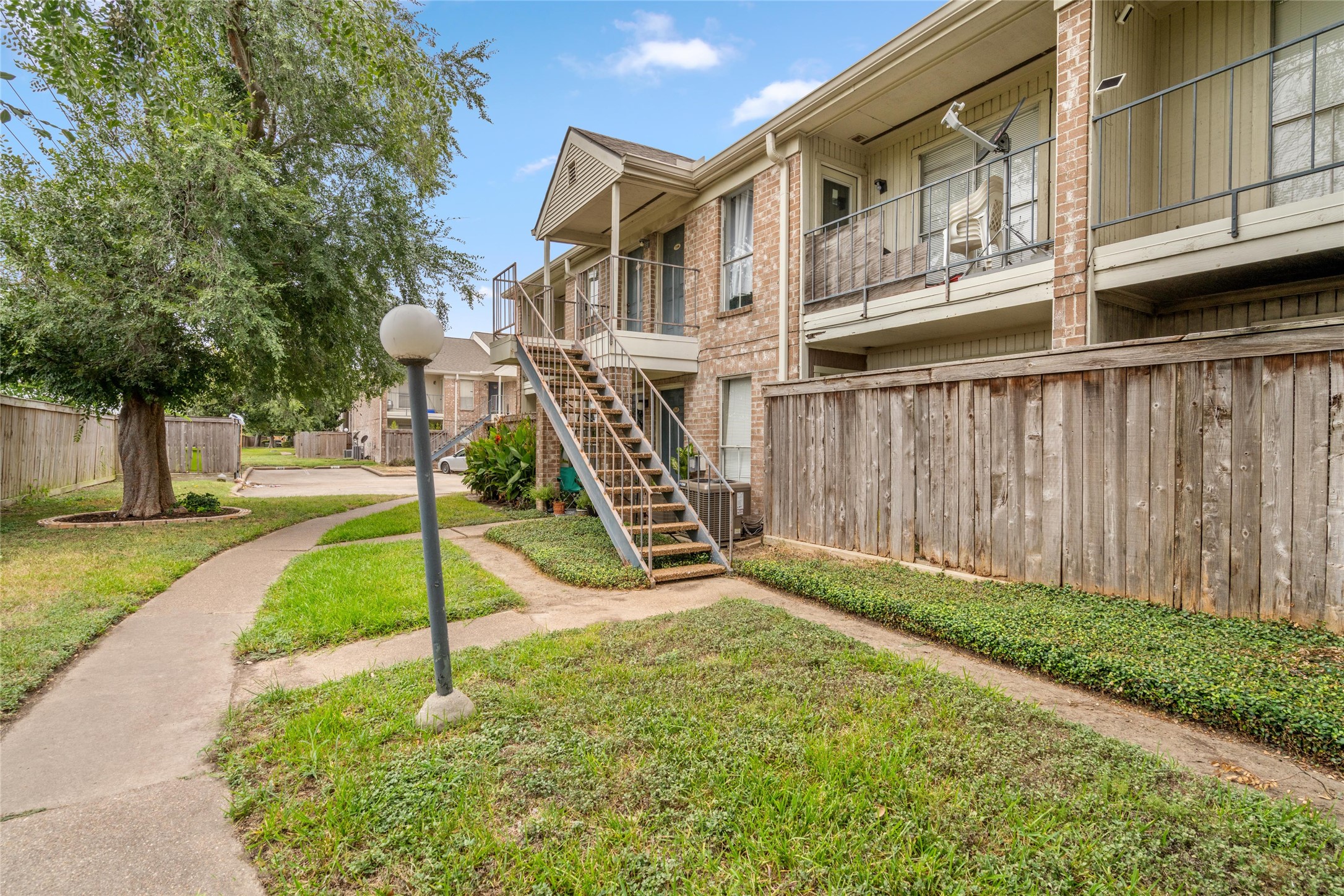 Unit is located on the first building on left of complex, very quiet, and, rooms with a great view! Unit is located on the first building on left of complex, very quiet, and, rooms with a great view!
