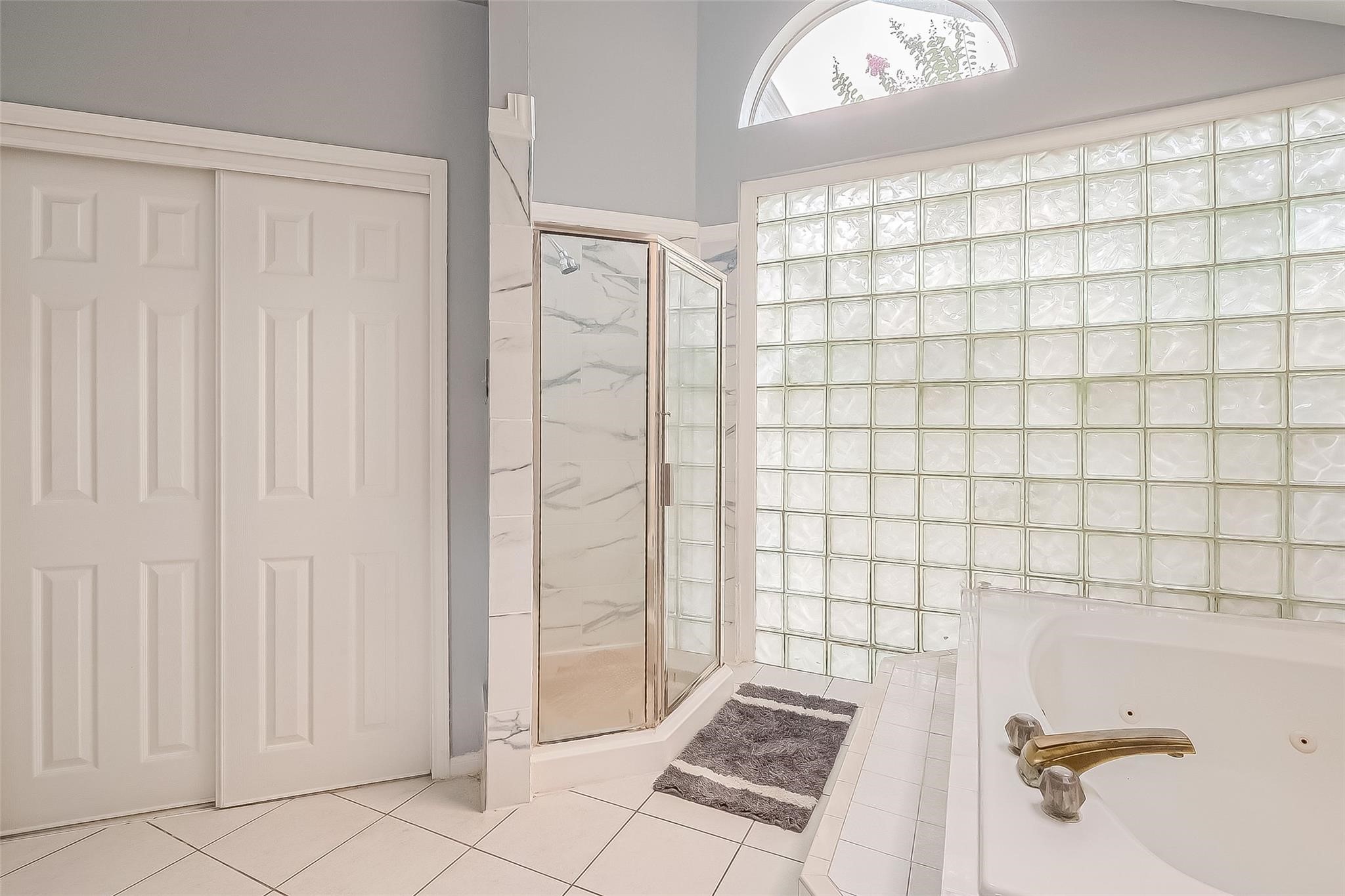 9310 Corner Oaks Ln, Houston, TX 77036