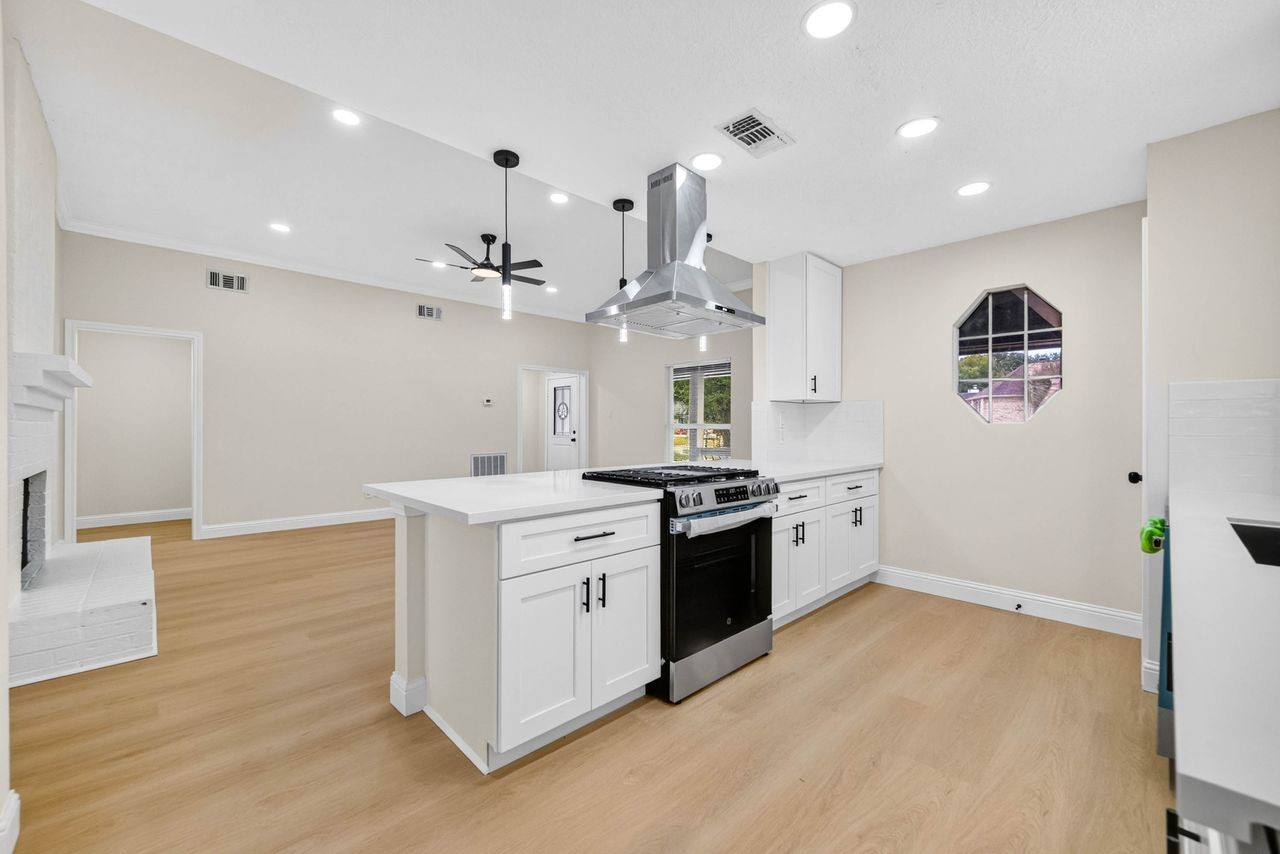 6034 Bee Hive Drive, Pasadena, TX 77505