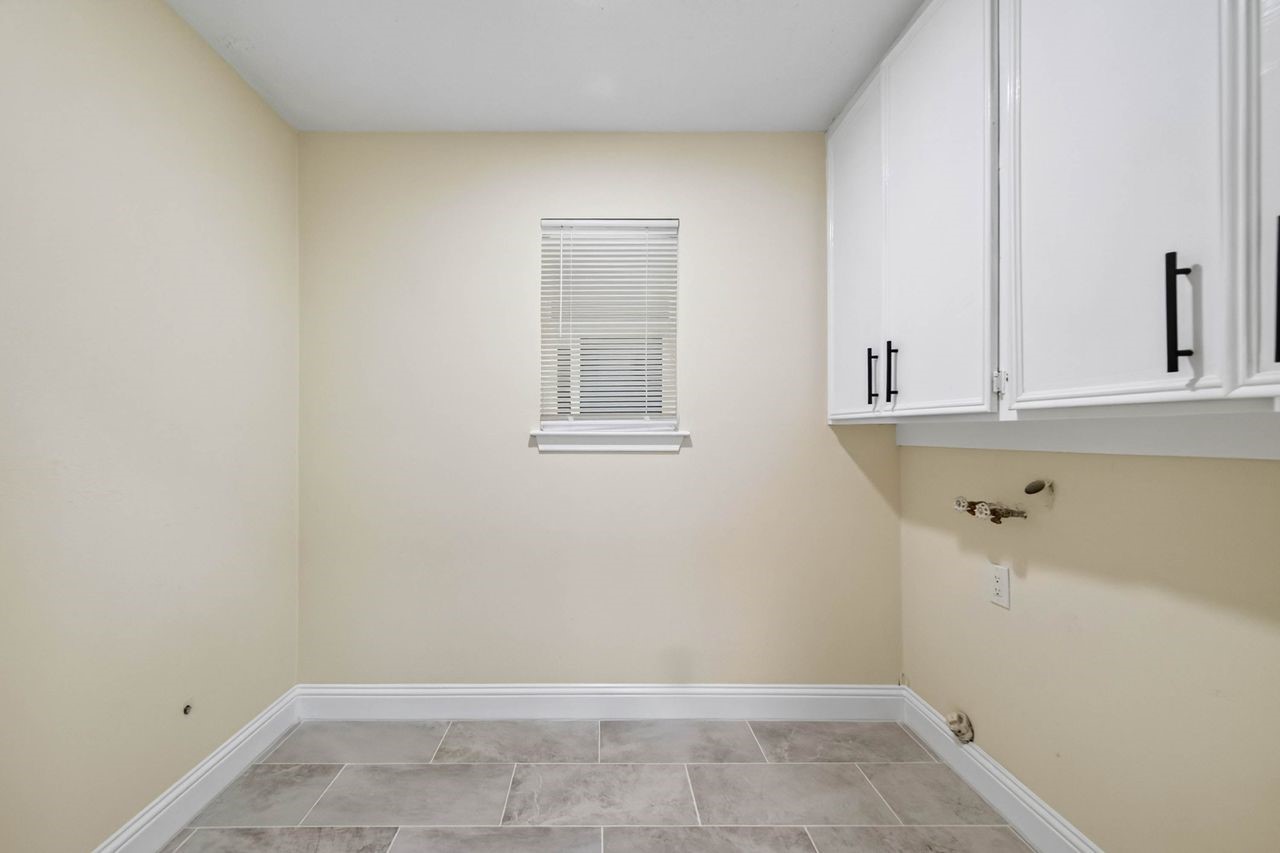 6034 Bee Hive Drive, Pasadena, TX 77505