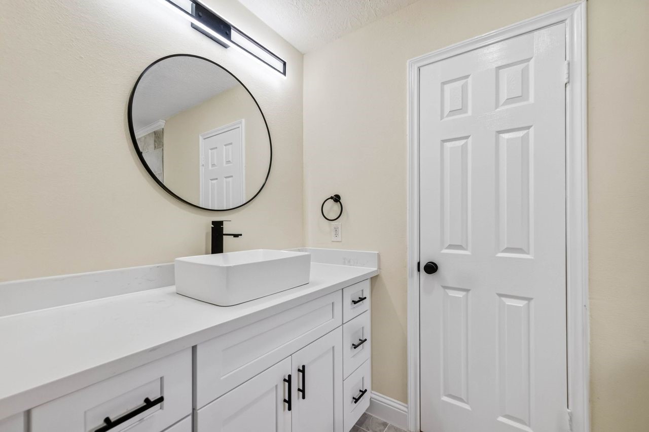 6034 Bee Hive Drive, Pasadena, TX 77505