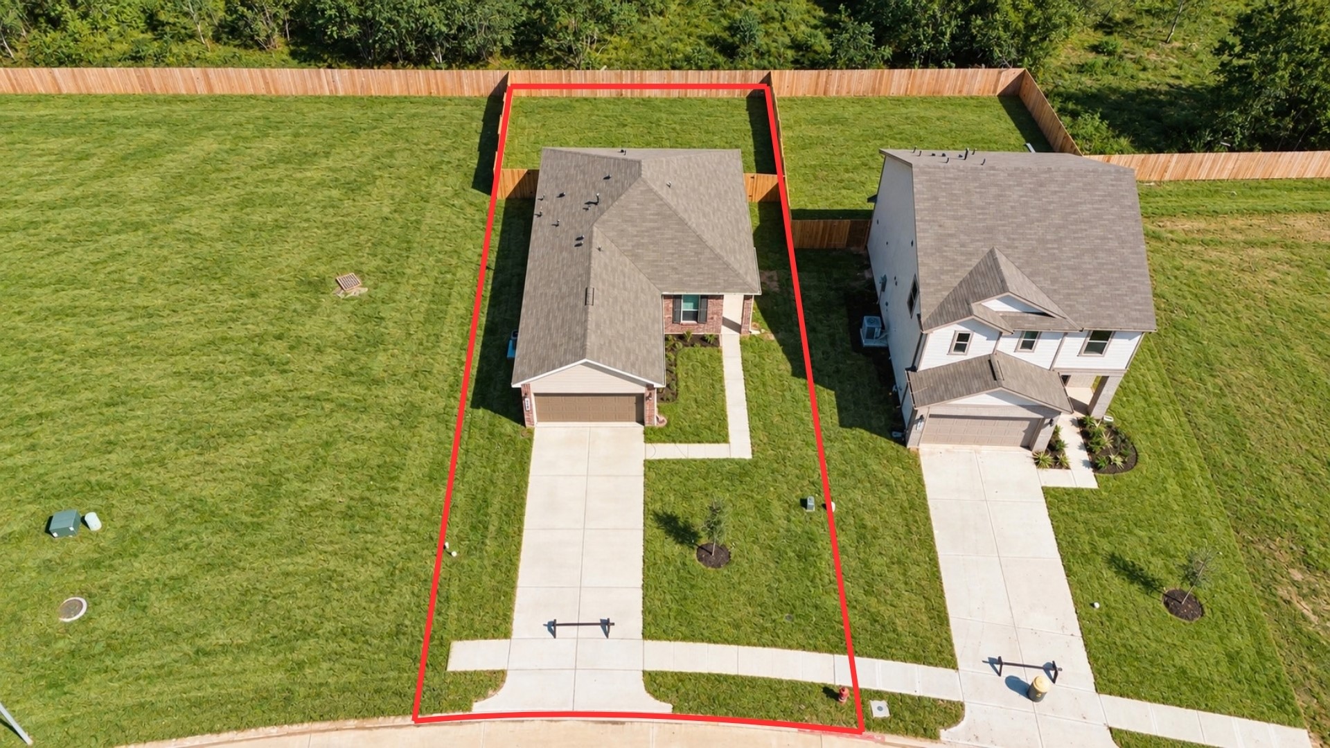 This home sits on a large lot with NO BACK NEIGHBORS, ample yard space in front and the back, lush landscaping and well-maintained yard!