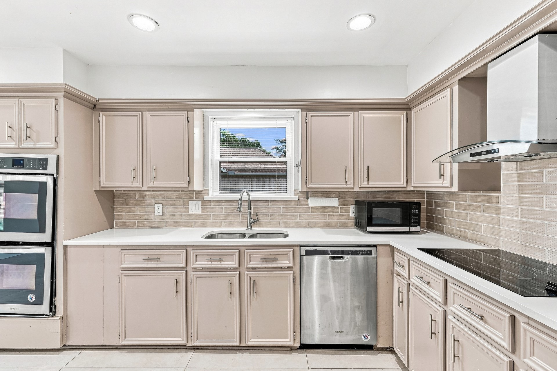 1135 Trowbridge Drive, Houston, TX 77062