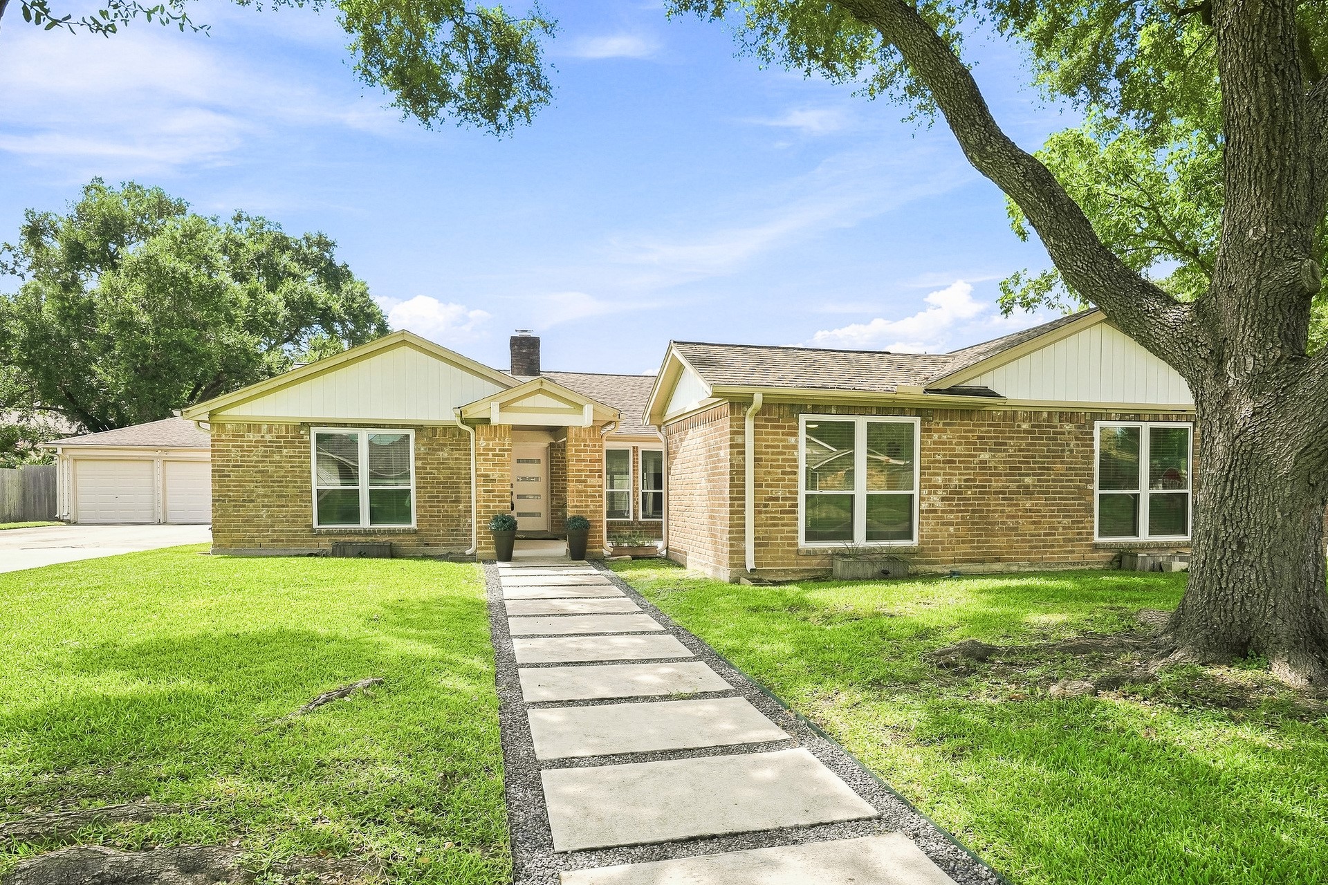 1135 Trowbridge Drive, Houston, TX 77062 1135 Trowbridge Drive, Houston, TX 77062