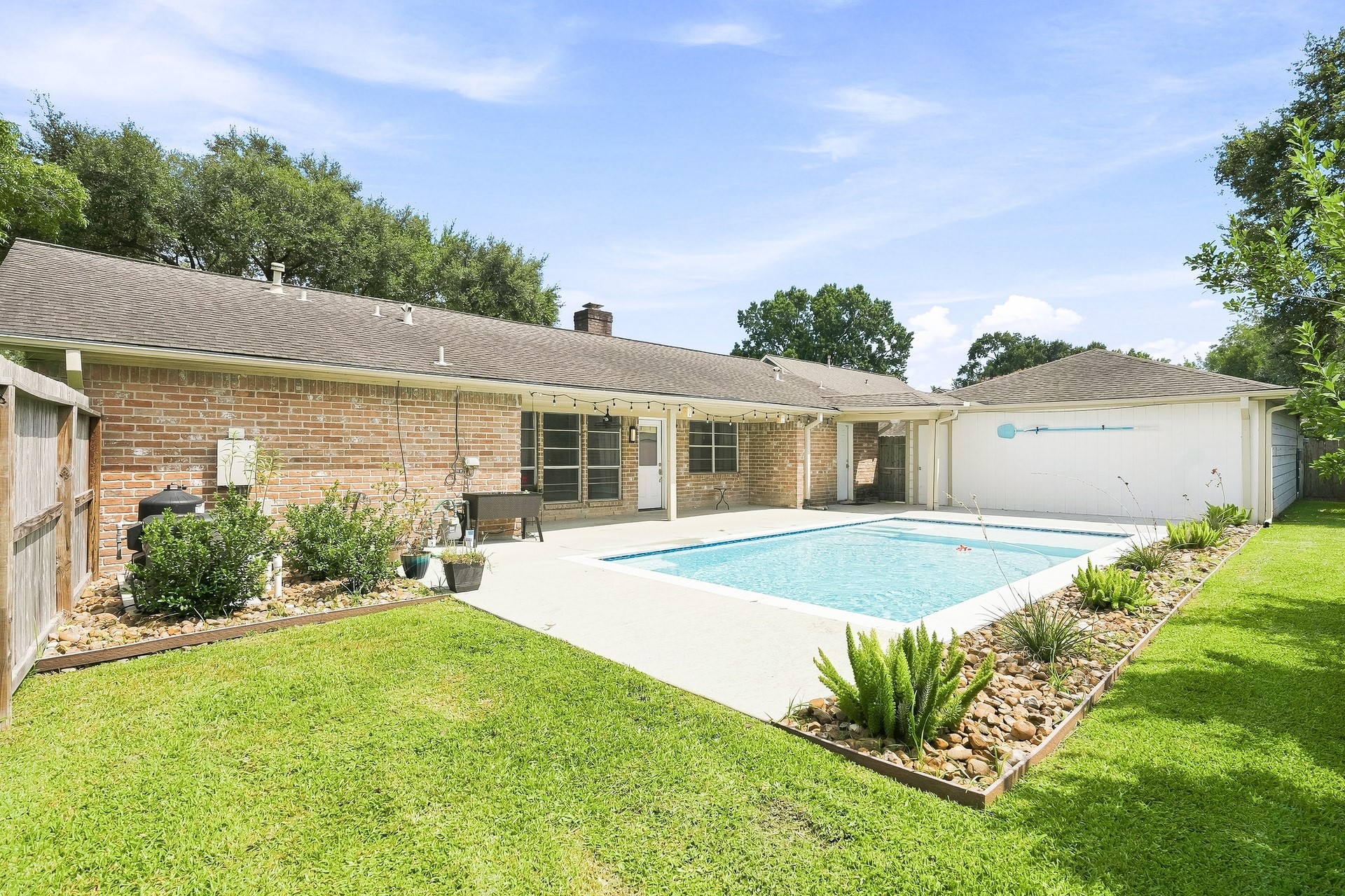 1135 Trowbridge Drive, Houston, TX 77062 1135 Trowbridge Drive, Houston, TX 77062