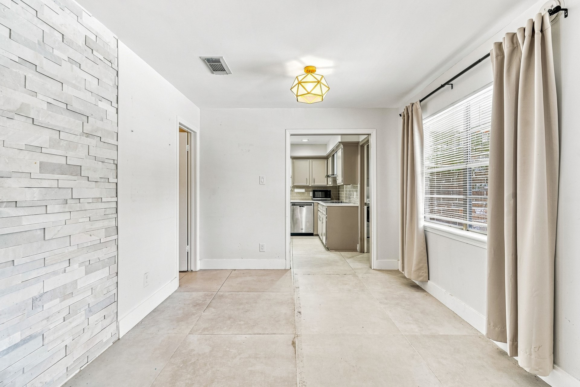 1135 Trowbridge Drive, Houston, TX 77062