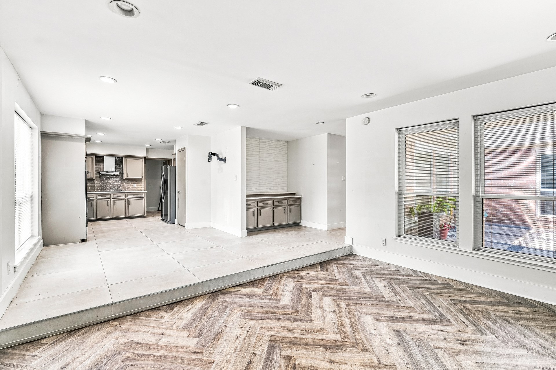 1135 Trowbridge Drive, Houston, TX 77062