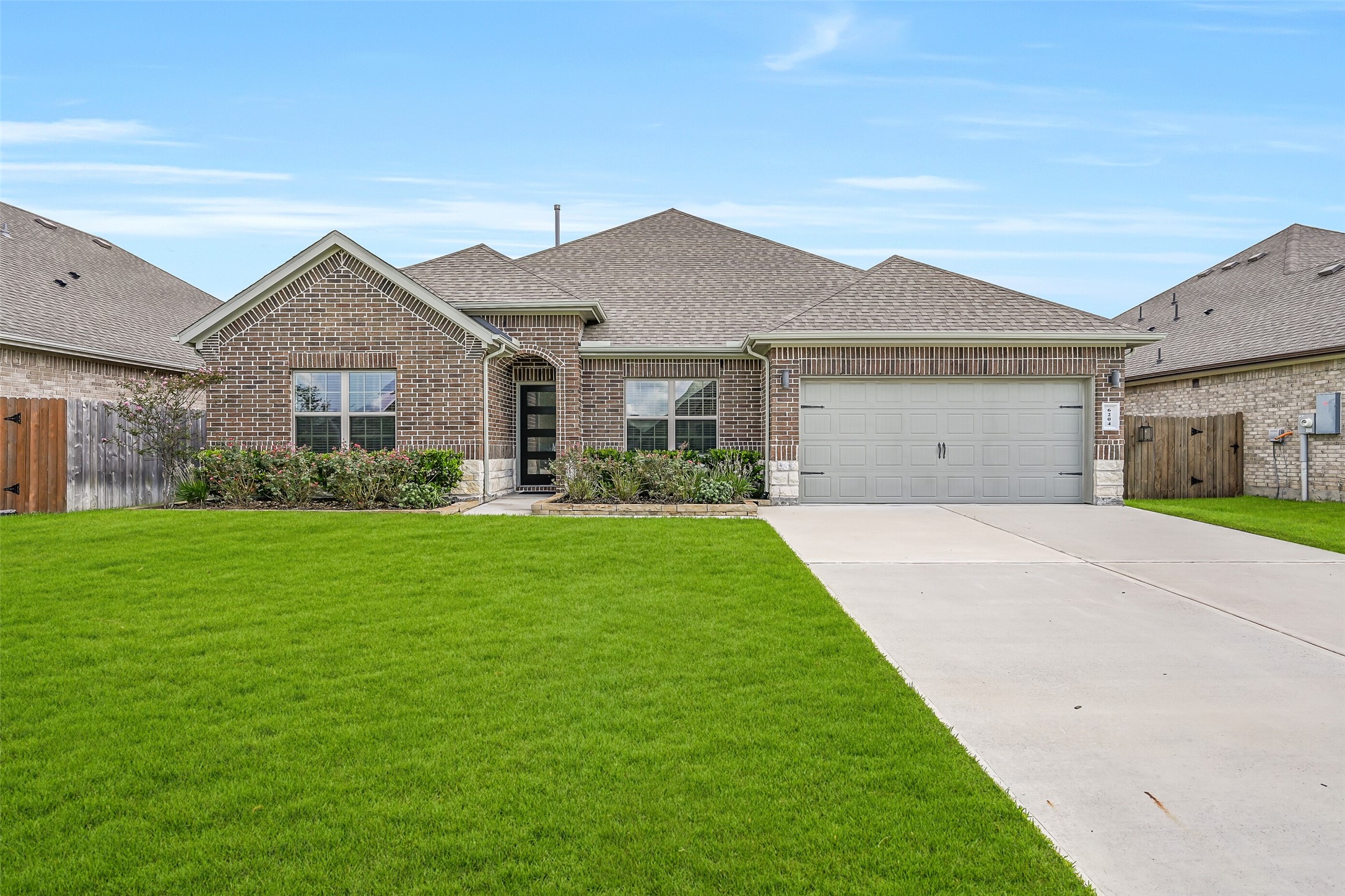 Welcome to 6204 Red Oak Court! This nearly-new Dr Horton one-story home boasts attractive brick & stone construction, manicured landscaping, a 2-car garage and an inviting covered entry in League City's desirable Westwood community.