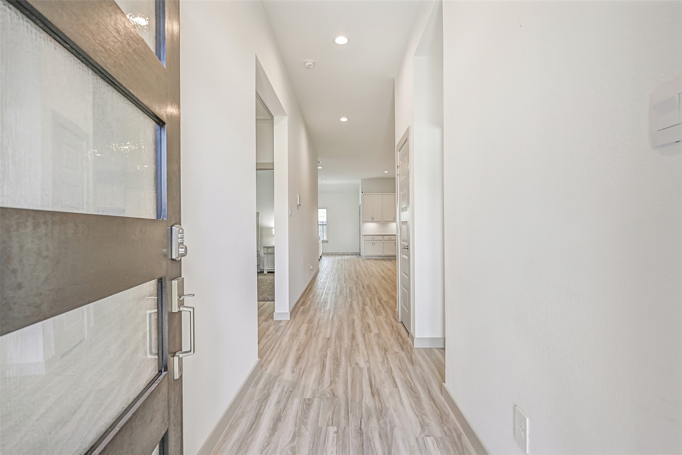Step inside to a light & bright interior where neutral finishes, recessed lighting and beautiful wood-look flooring create a clean, contemporary first impression and lead into the open-concept living spaces.